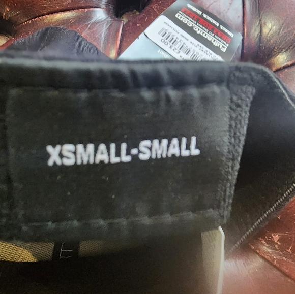 Fulham FC official hat - Picture 6 of 9